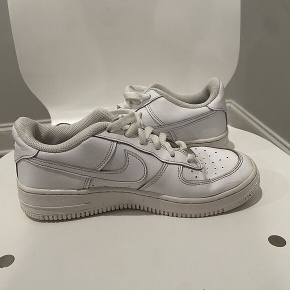Nike Youth Air Force 1 Low GS Triple White DH2920-111  Size 5.5Y Low Top Leather - Picture 2 of 7
